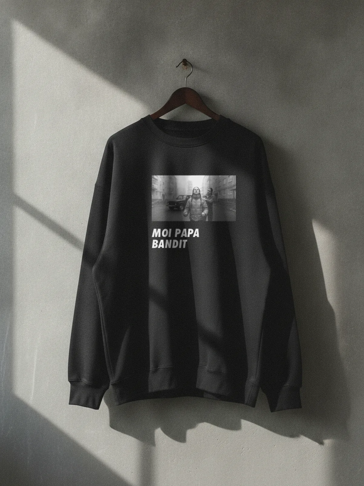 MOI PAPA BANDIT CREWNECK, на вешалке