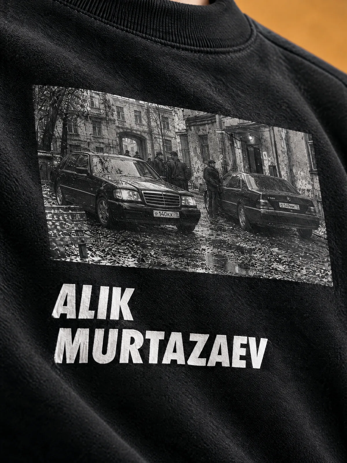 ALIK MURTAZAEV CREWNECK, печать и футер вблизи
