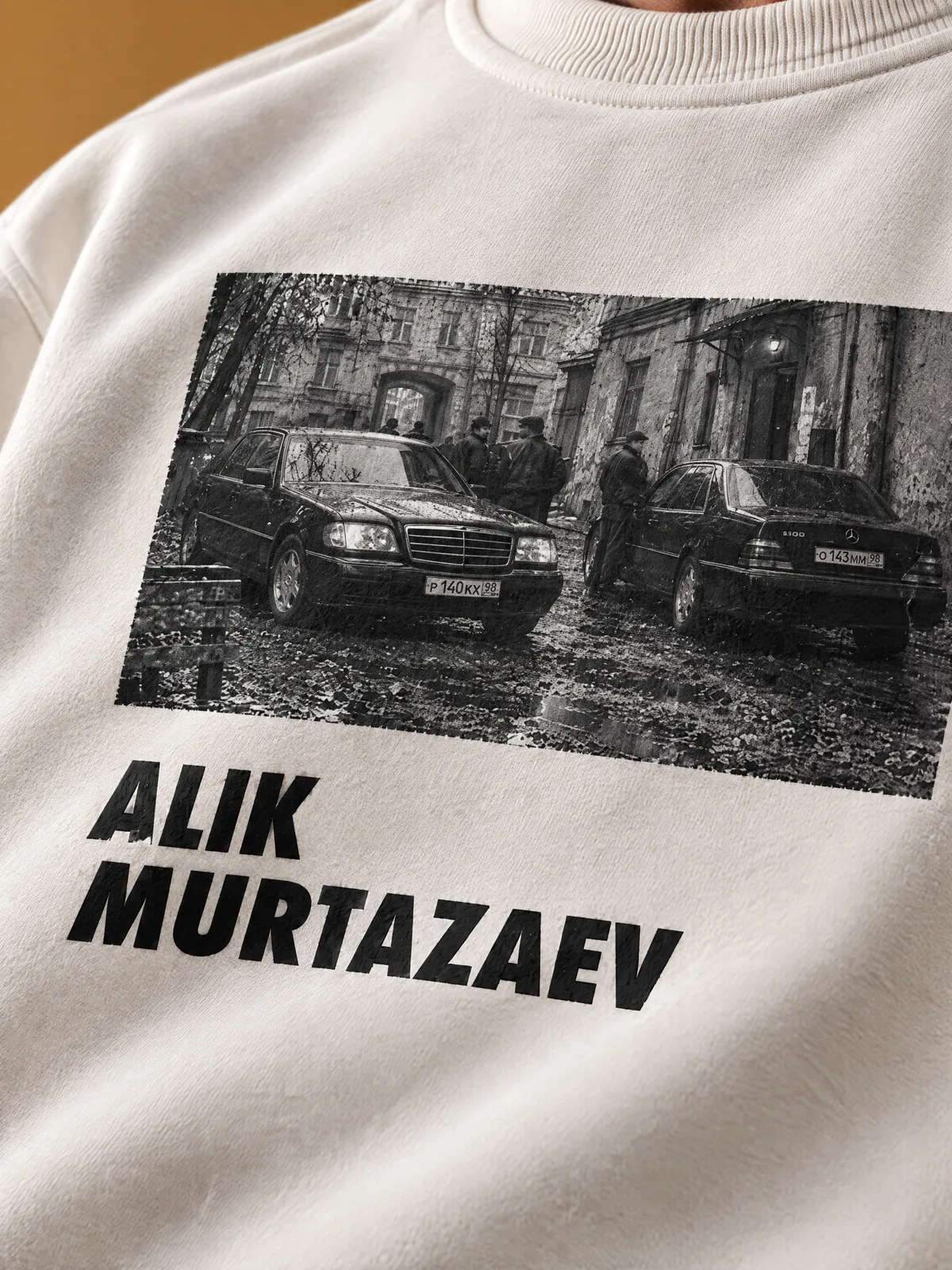ALIK MURTAZAEV CREWNECK, печать и футер вблизи