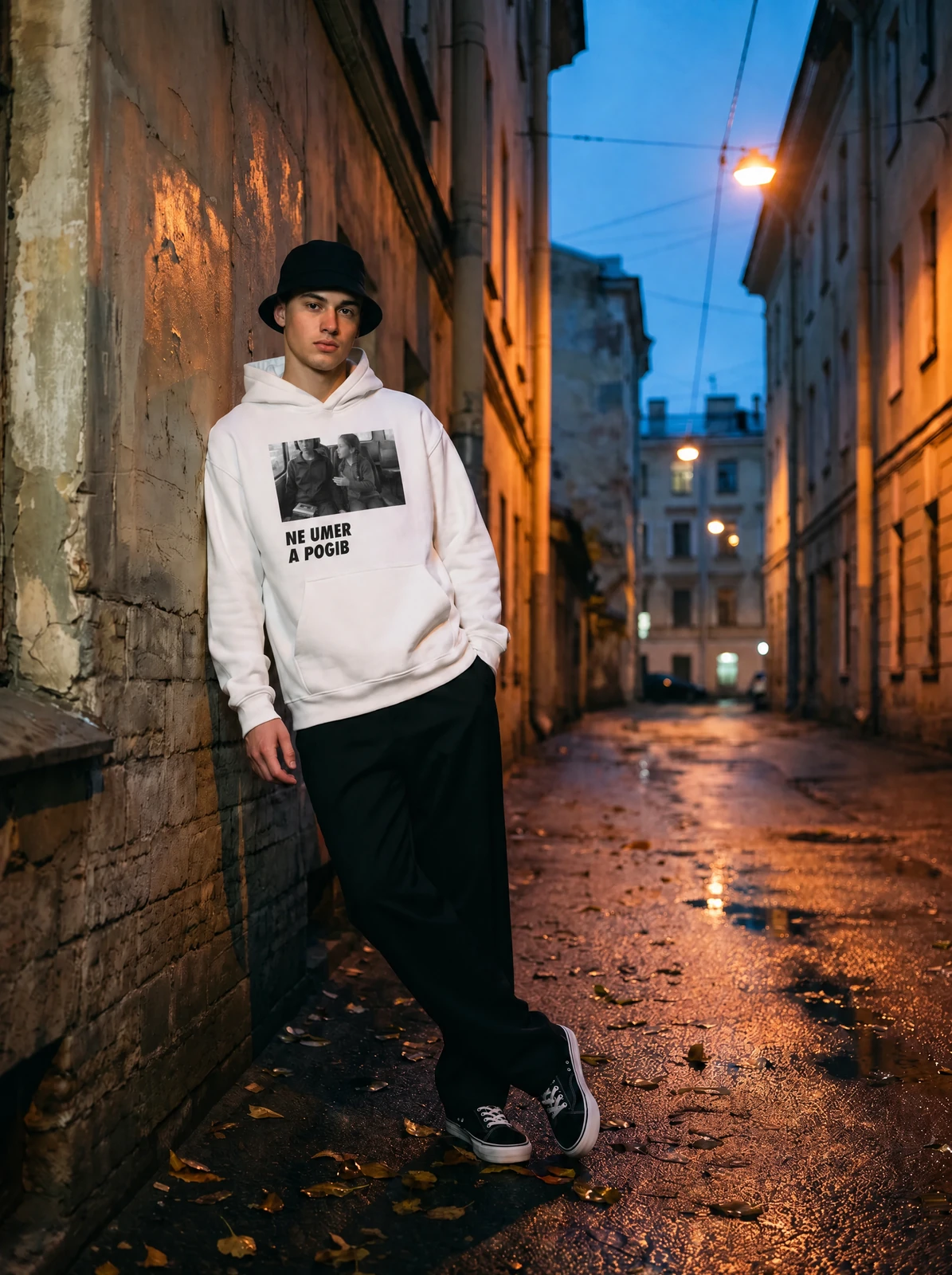 NE UMER A POGIB HOODIE, во дворе
